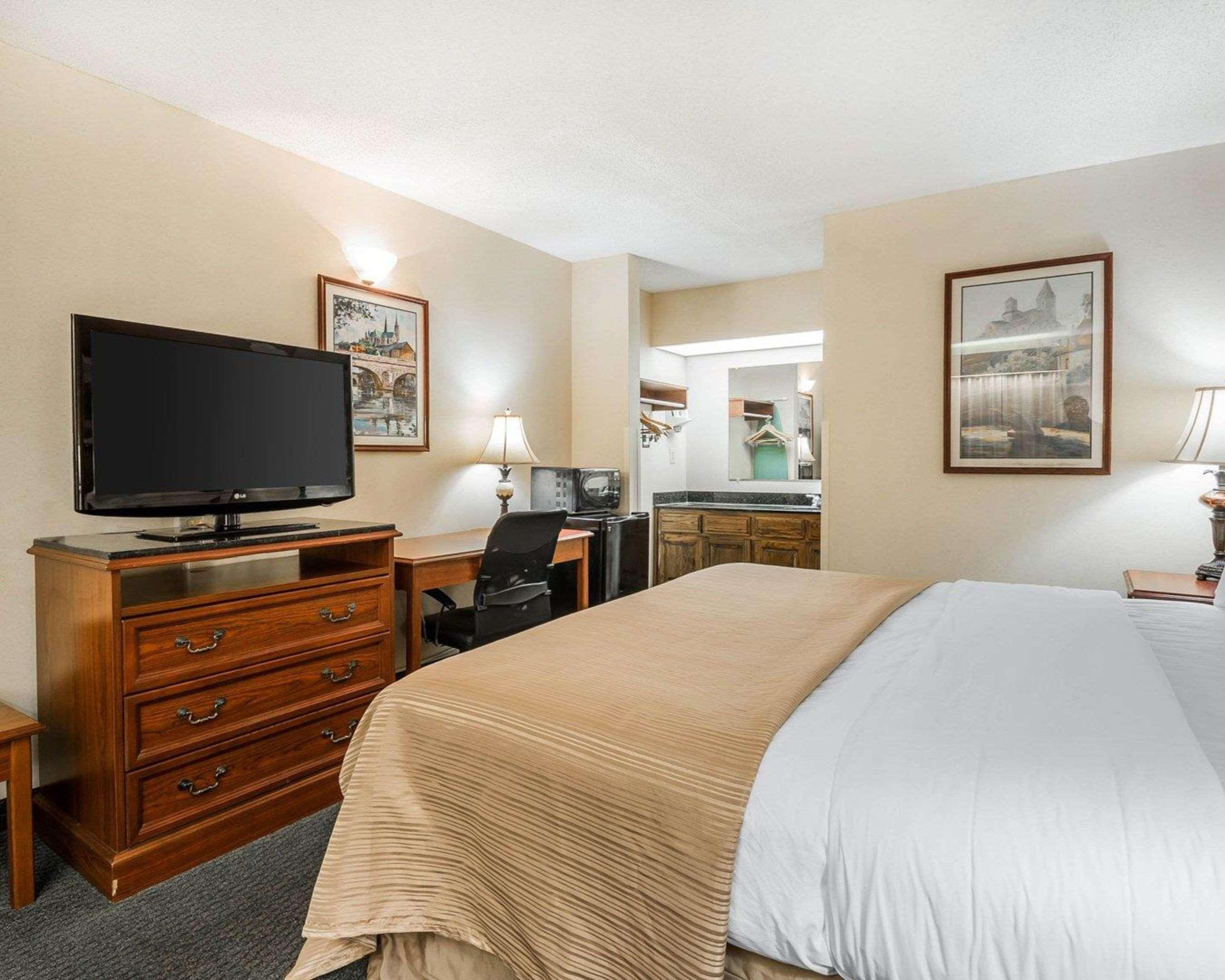 غرفة بسرير كينج، Quality Inn Bainbridge 2/2