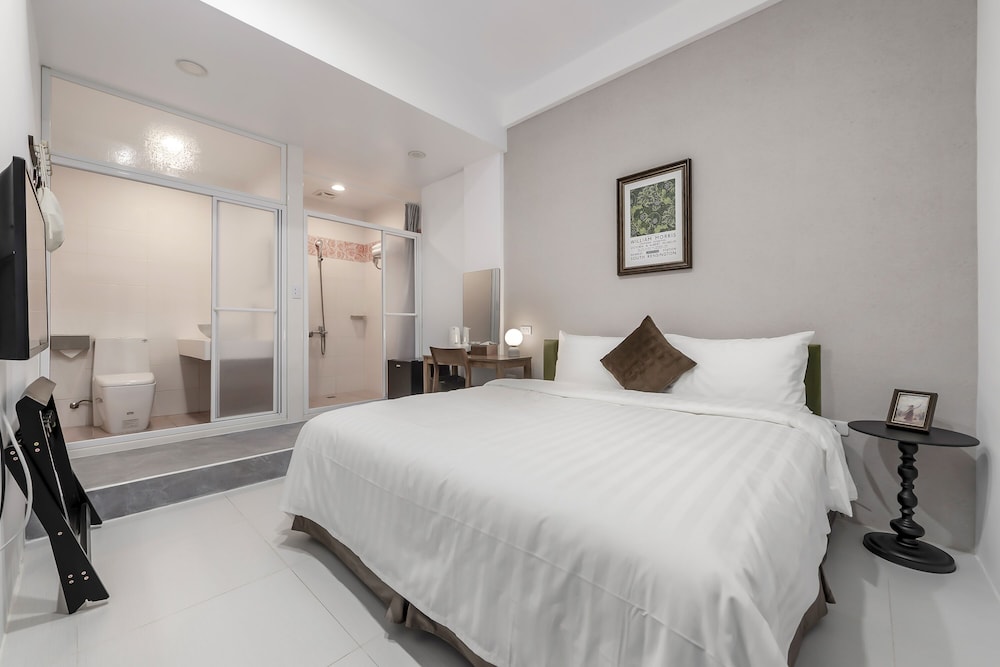 Room, Double Bed, No Window, Small