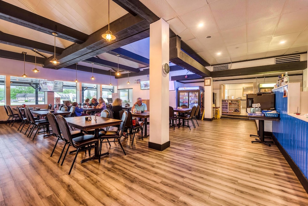 Travelodge by Wyndham Sarnia 25/40