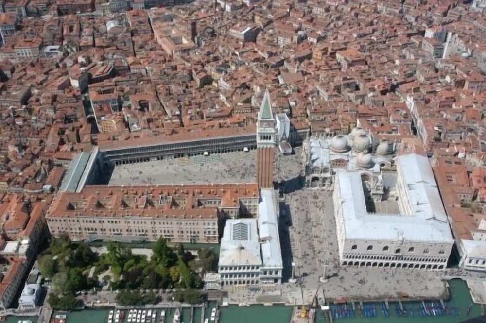 Al Palazzo Lion Morosini 26/27