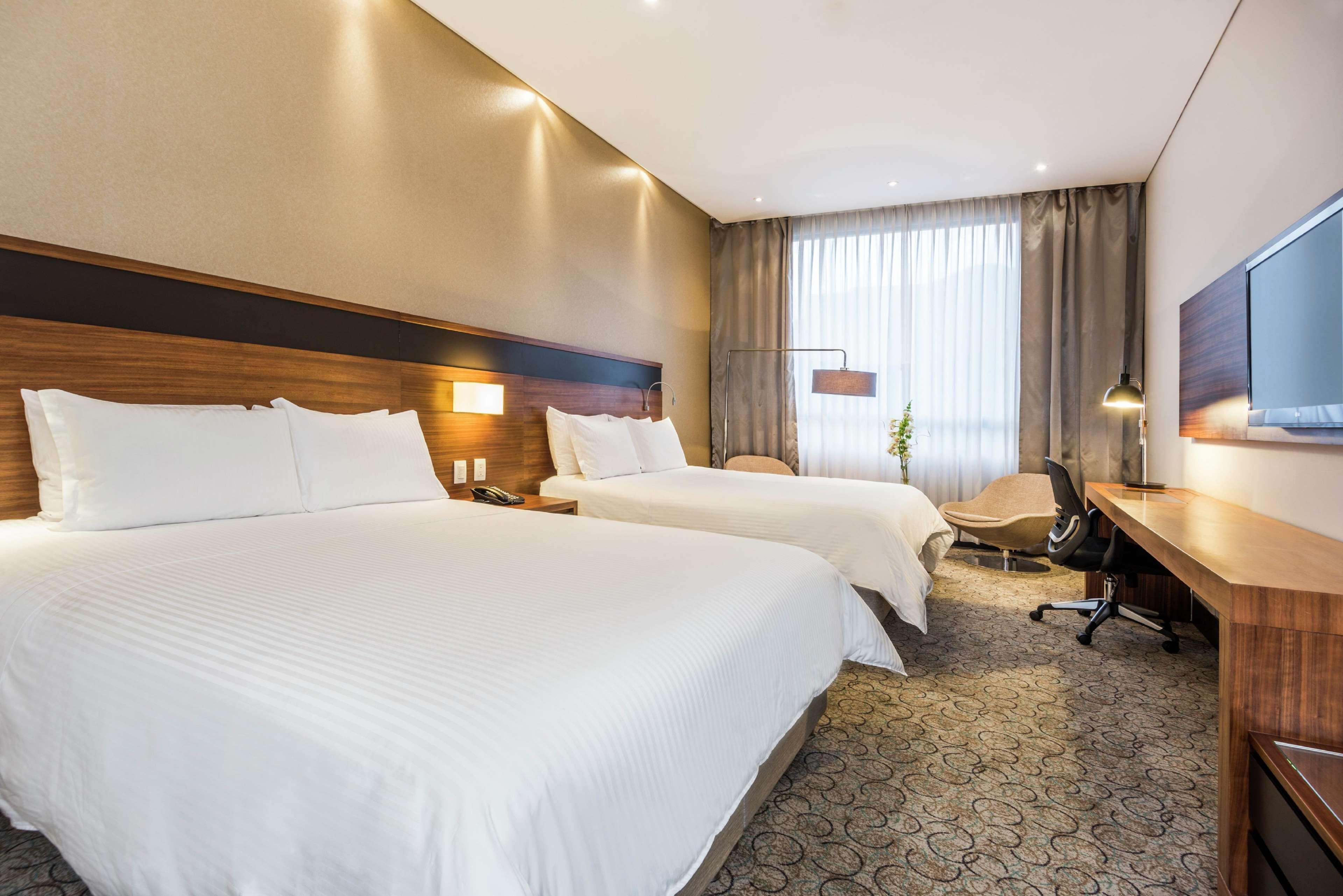 ROOM, 2 QUEEN BEDS, EXECUTIVE LEVEL
