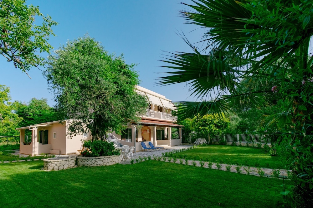 Spiti Propokis by Holidays in Dassia 38/50