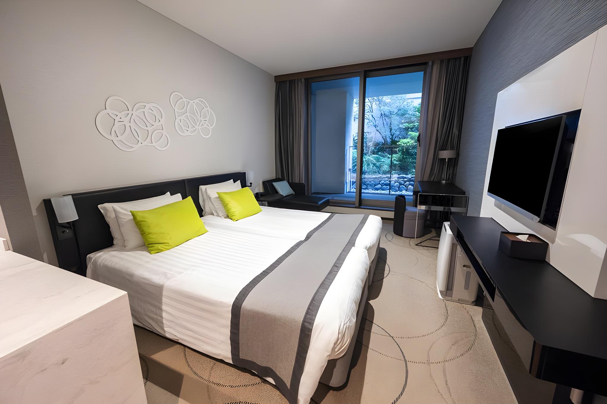 Hollywood, Standard, Twin Beds