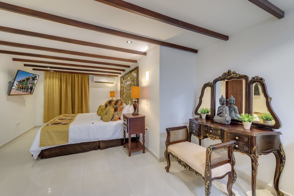 Hotel Dorado Plaza Calle del Arsenal 13/44