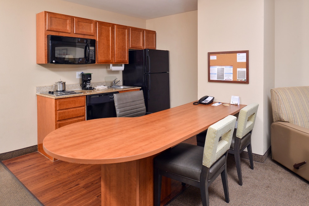 Candlewood Suites Lafayette- River Ranch 41/58