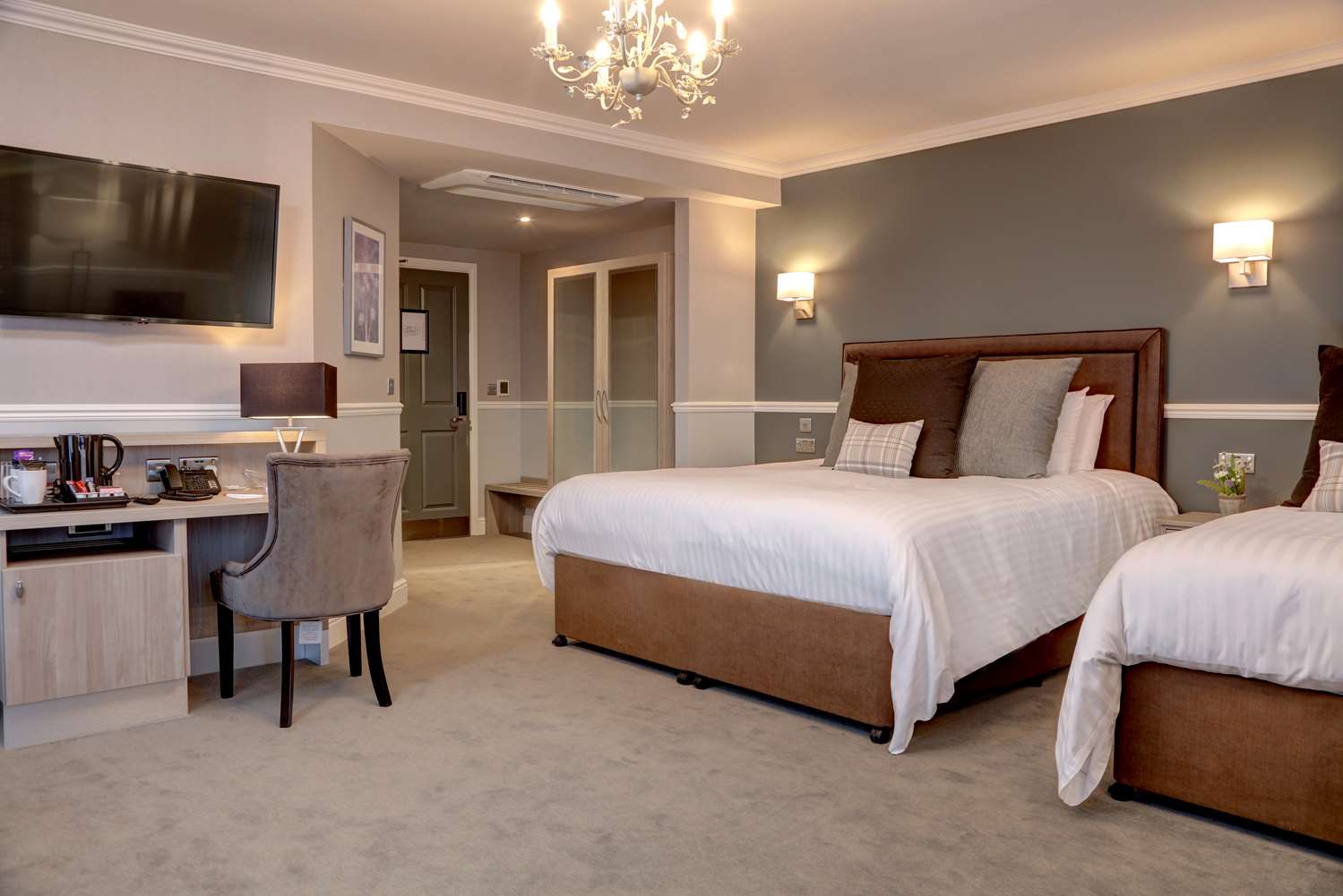 غرفة بسرير كينج وسرير فردي لذوي الإعاقة، Best Western Plus Kenwick Park Hotel 2/3