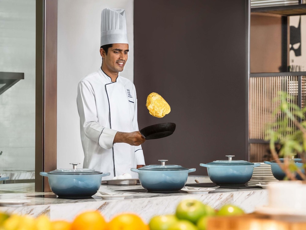 Novotel Bur Dubai 7/48