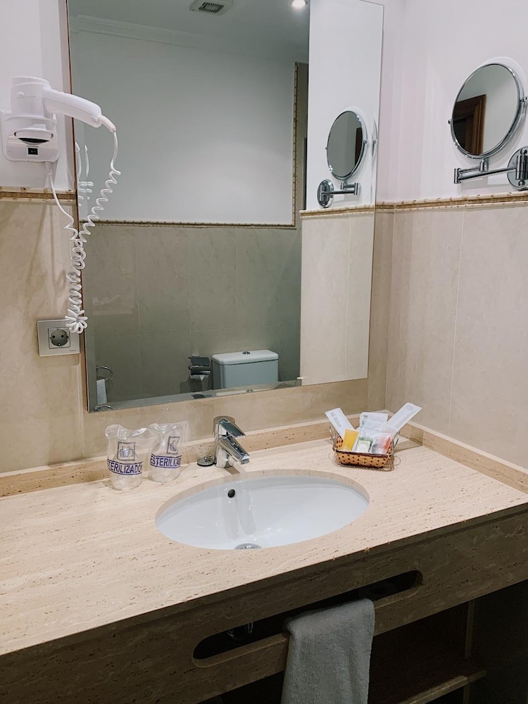 Hotel Kazar 25/30