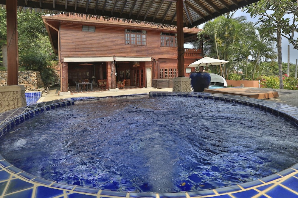 Presidential Thai Villa 12/36