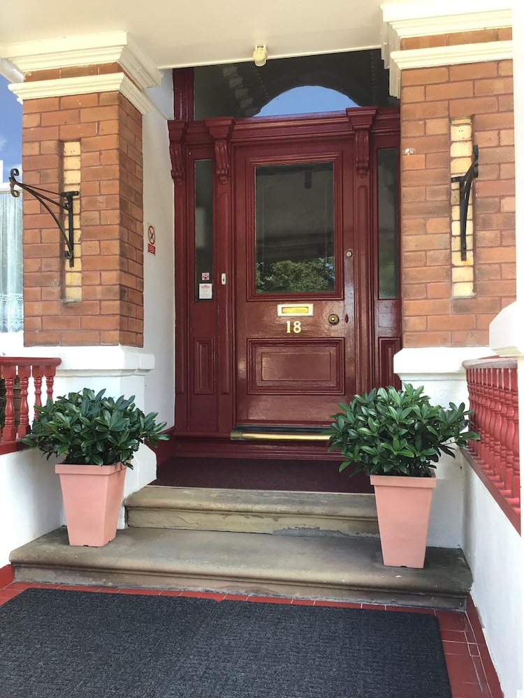 Bowden Lodge Hotel 3/50