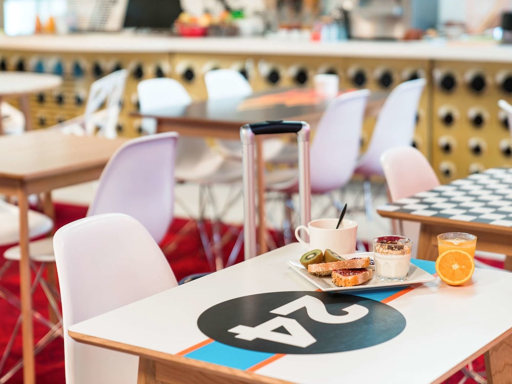 restaurant cafeteria