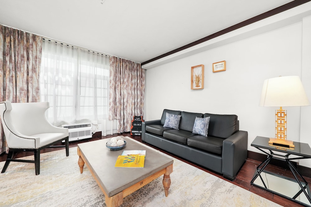 Lincoln Arms Suites 45/73