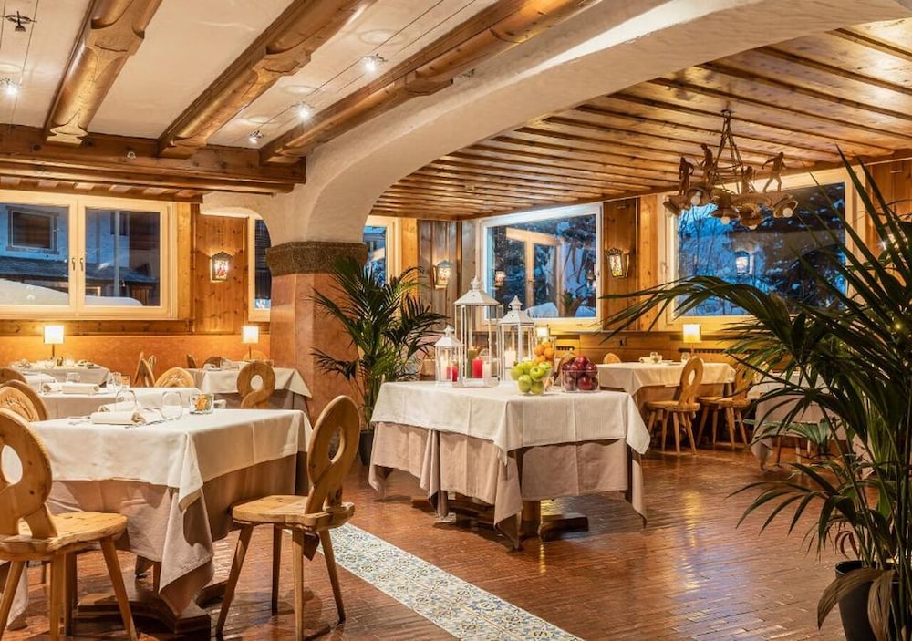 PARC HOTEL VICTORIA CORTINA 54/58