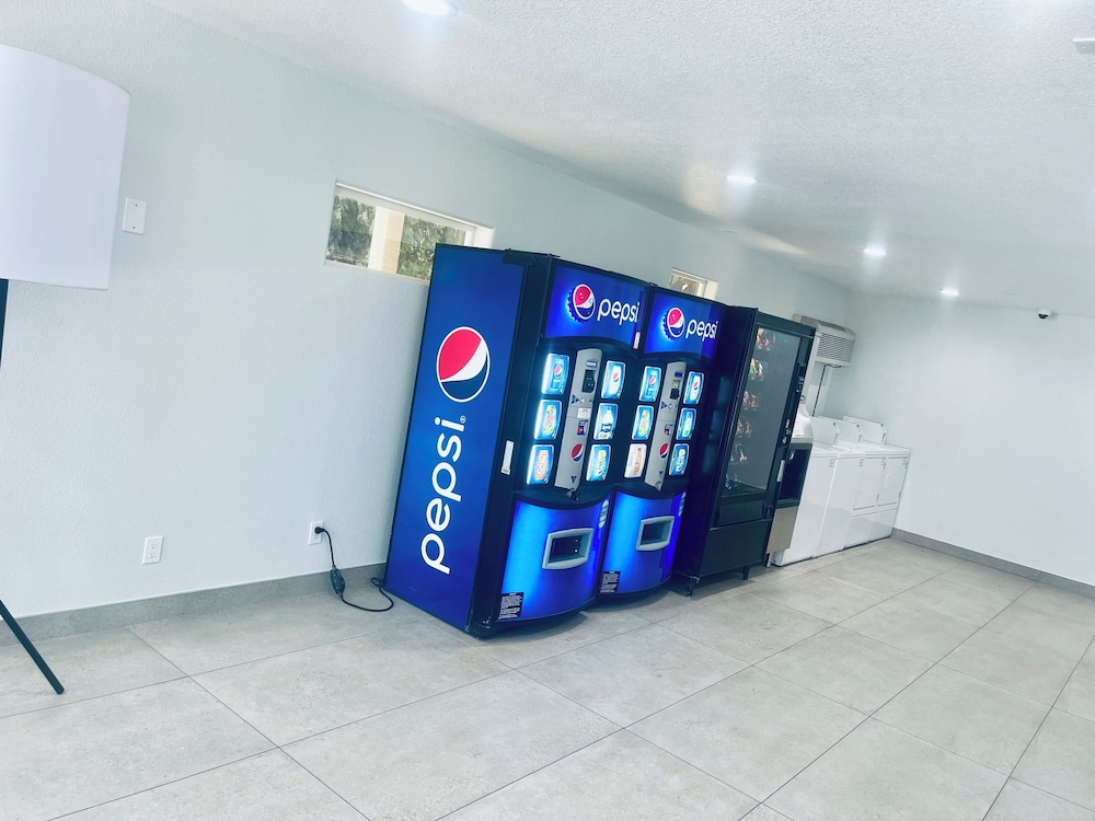 Motel6 San Bernardino, CA - North 6/58
