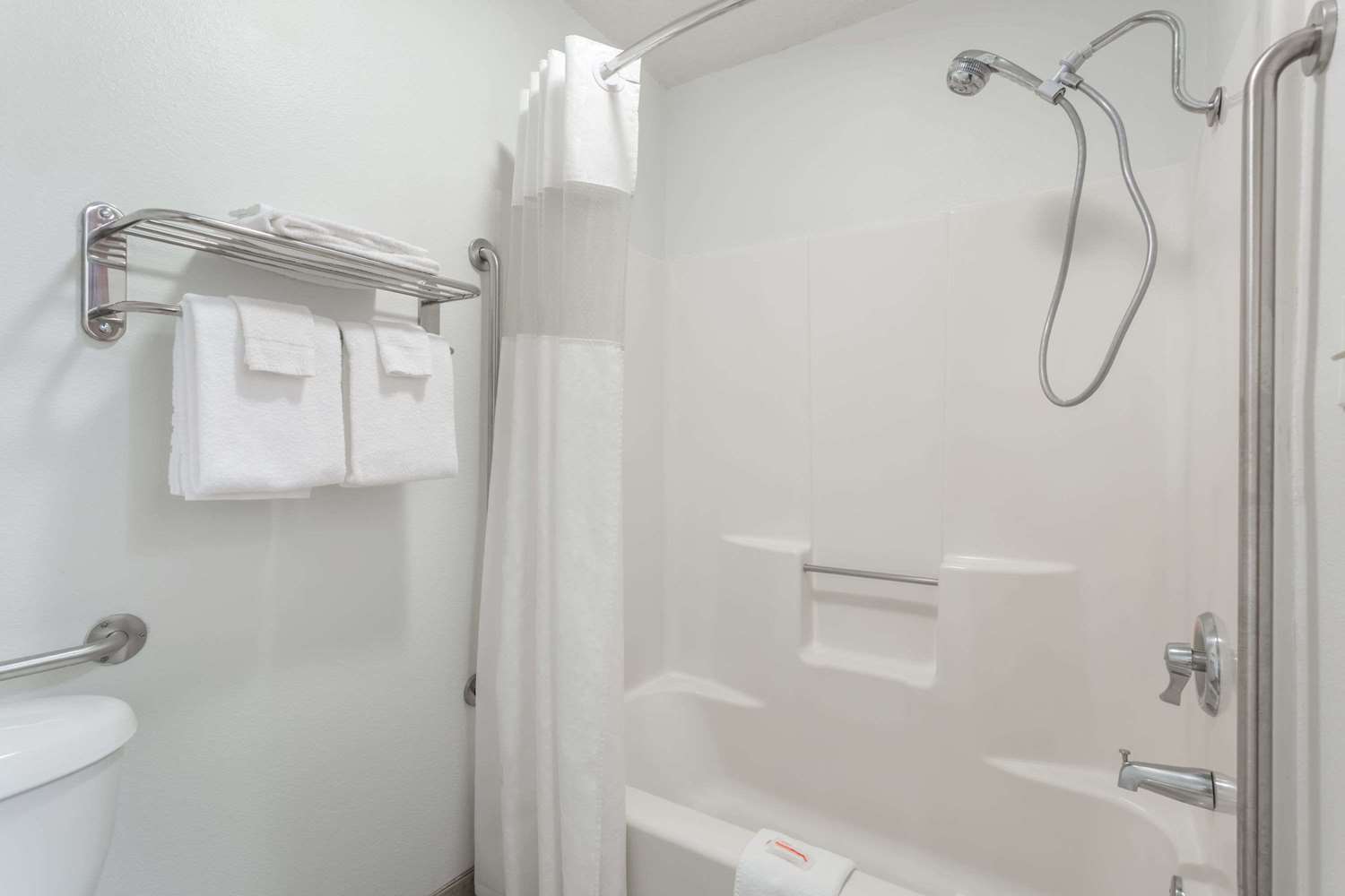 Days Inn by Wyndham Colby 32/32