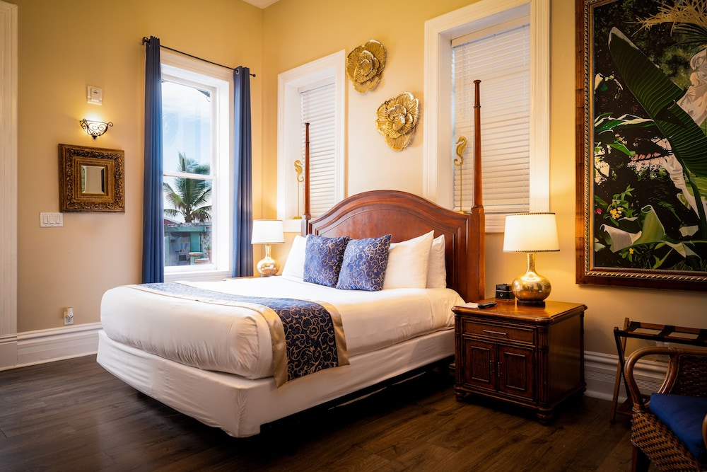 ROOM, KING BED, OCEAN VIEW