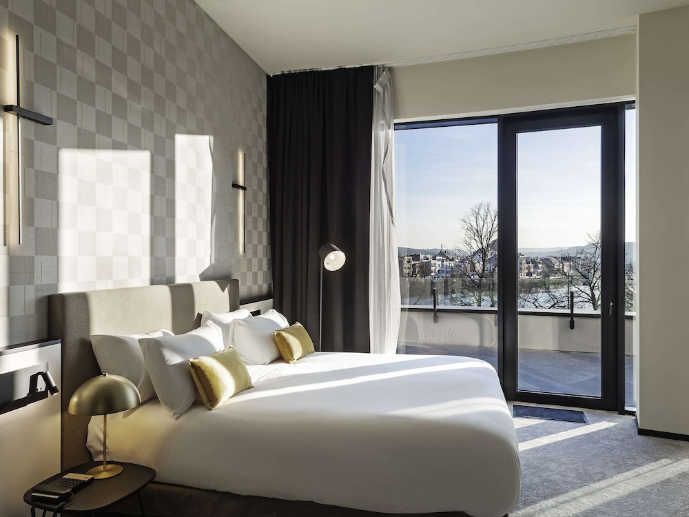 غرفة بريفيليج بسرير كينج بإطلالة على النهر بشرفة، Mercure Namur Hotel 3/6