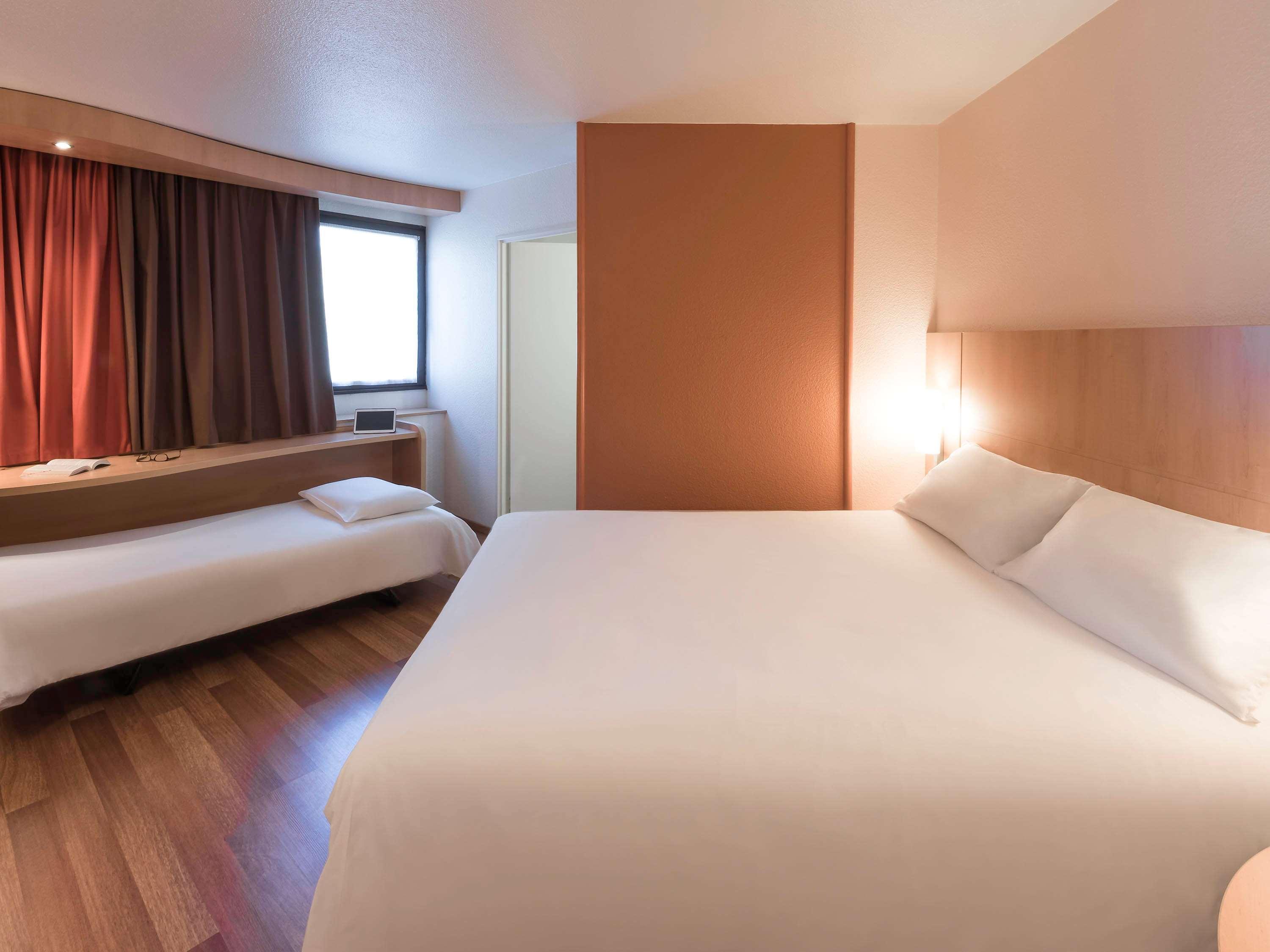 STANDARD, 1 DOUBLE AND 1 SINGLE BED