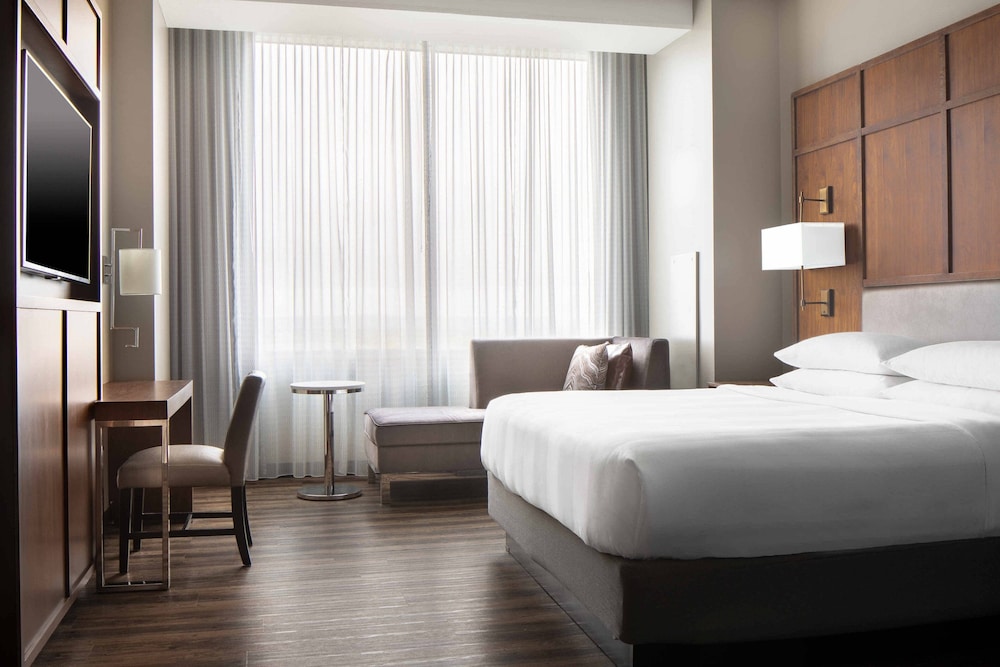 Classic, King Bed, Accessible
