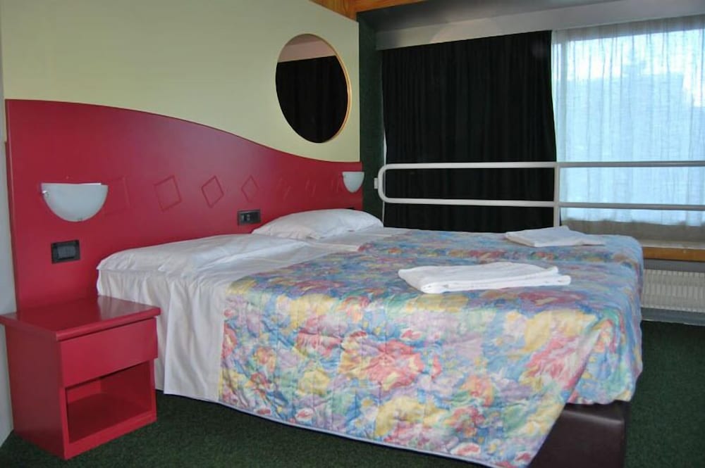 Club Hotel Solaria 9/30