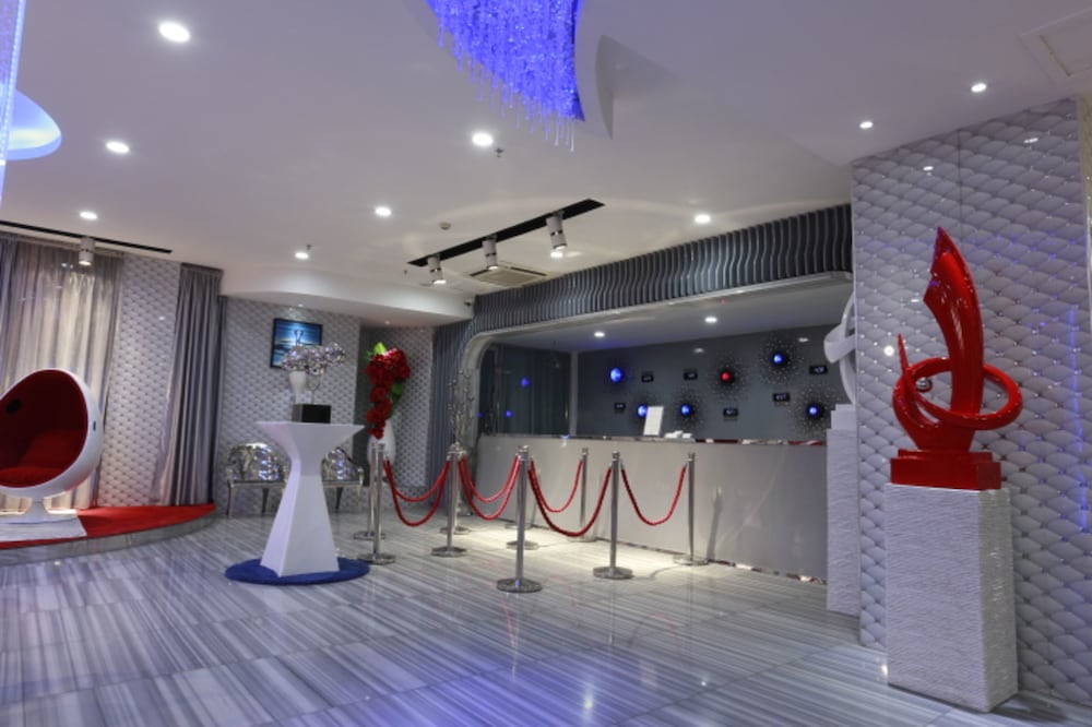 Planet Hotel 17/25
