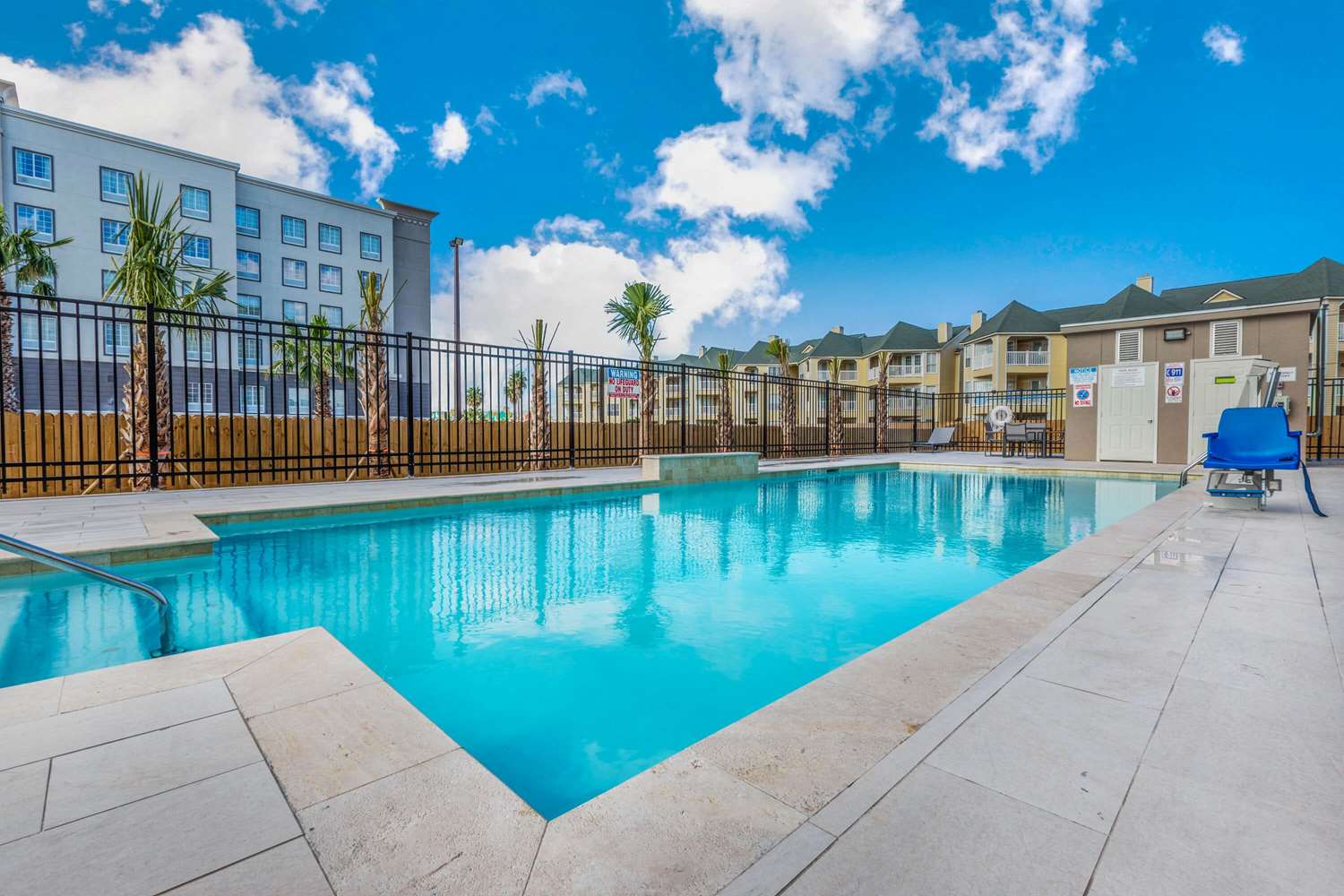 La Quinta Inn & Suites by Wyndham Galveston West Seawall 45/48