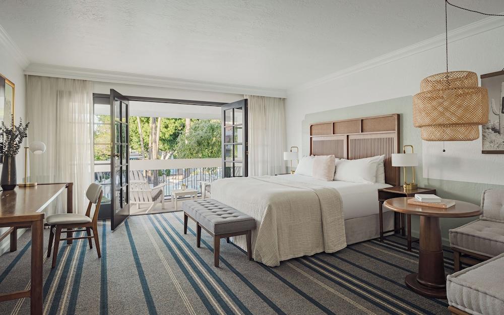 COURTYARD, KING BED, ACCESSIBLE