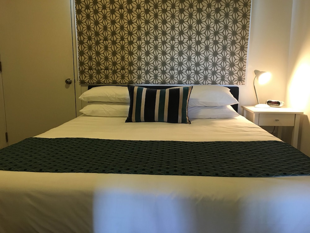 Bounty Motel 23/79
