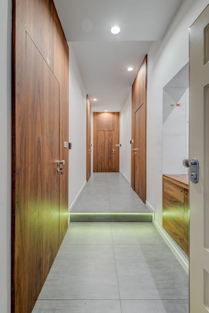 Starlight Luxury Suites 24/40