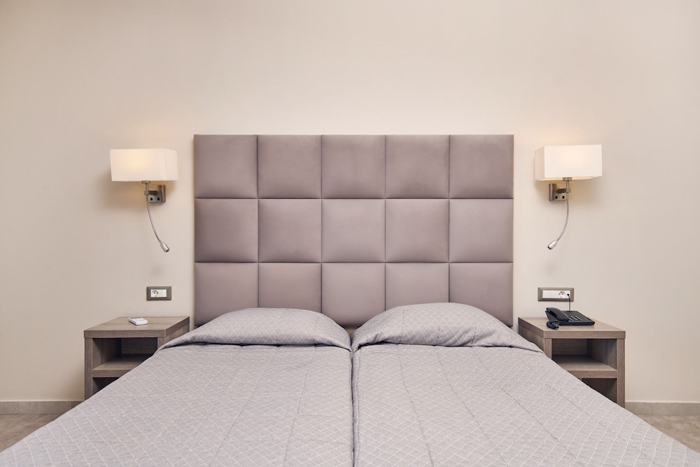 غرفة قياسية بسريرين منفصلين بإطلالة على الحديقة مع أريكة، Altura Hotel Zakynthos 3/7