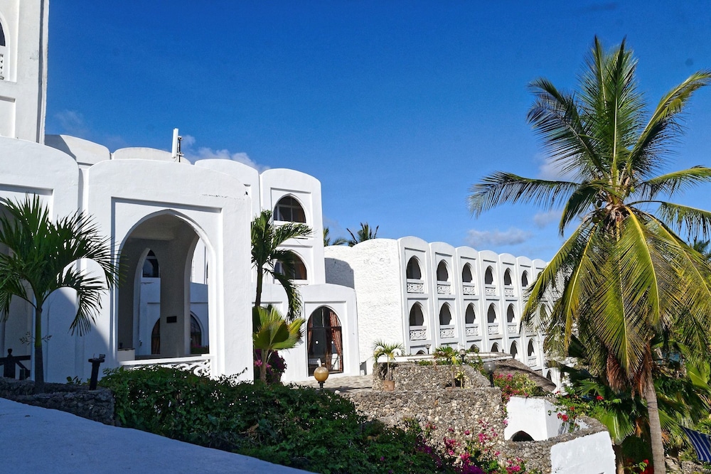 Kaskazi Beach Hotel 34/36