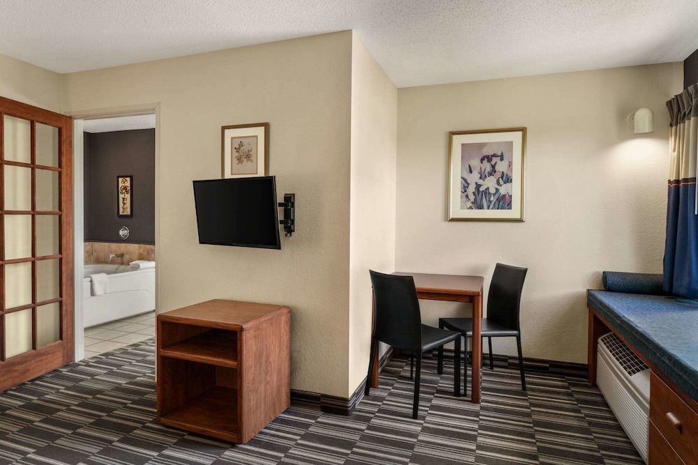 Microtel Inn Suites By Wyndham Inver Grove Heights Minneap 33/50