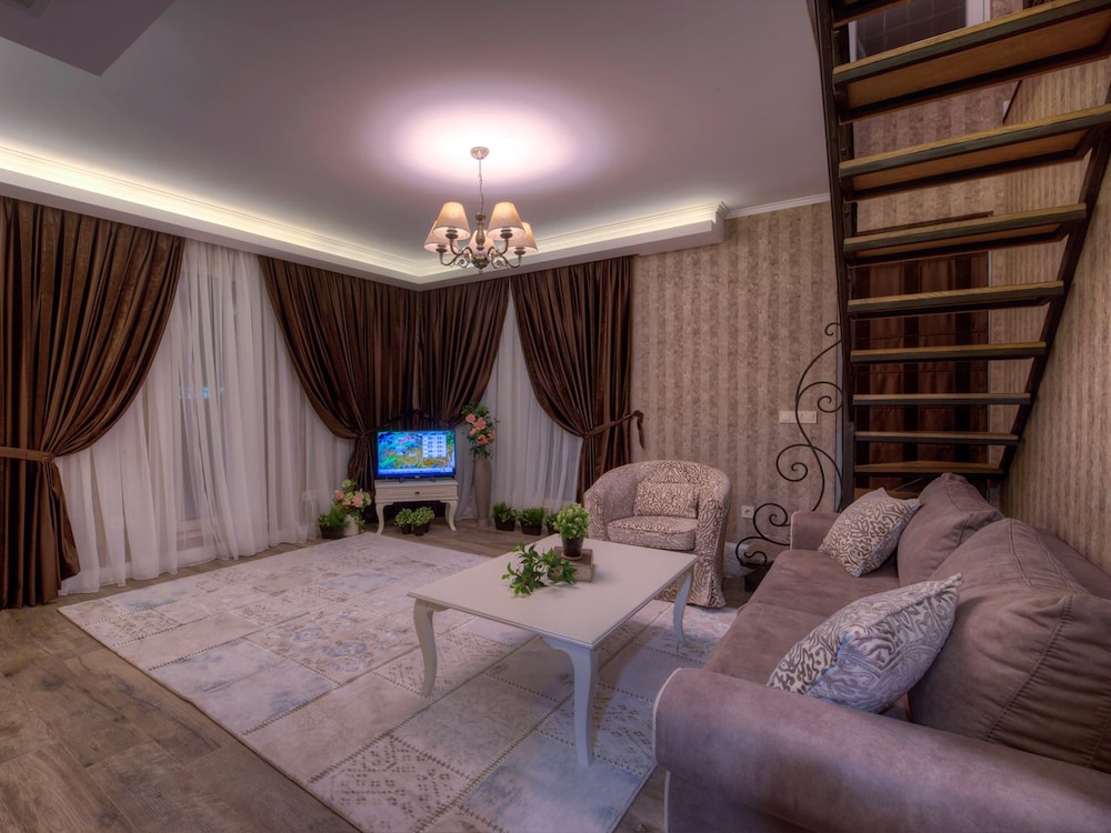 Family Hotel Agoncev 21/41
