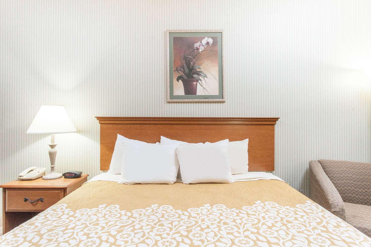 Days Inn & Suites by Wyndham Seaford 18/26