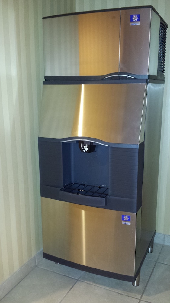 Cobblestone Inn & Suites -- Brillion, WI 5/40