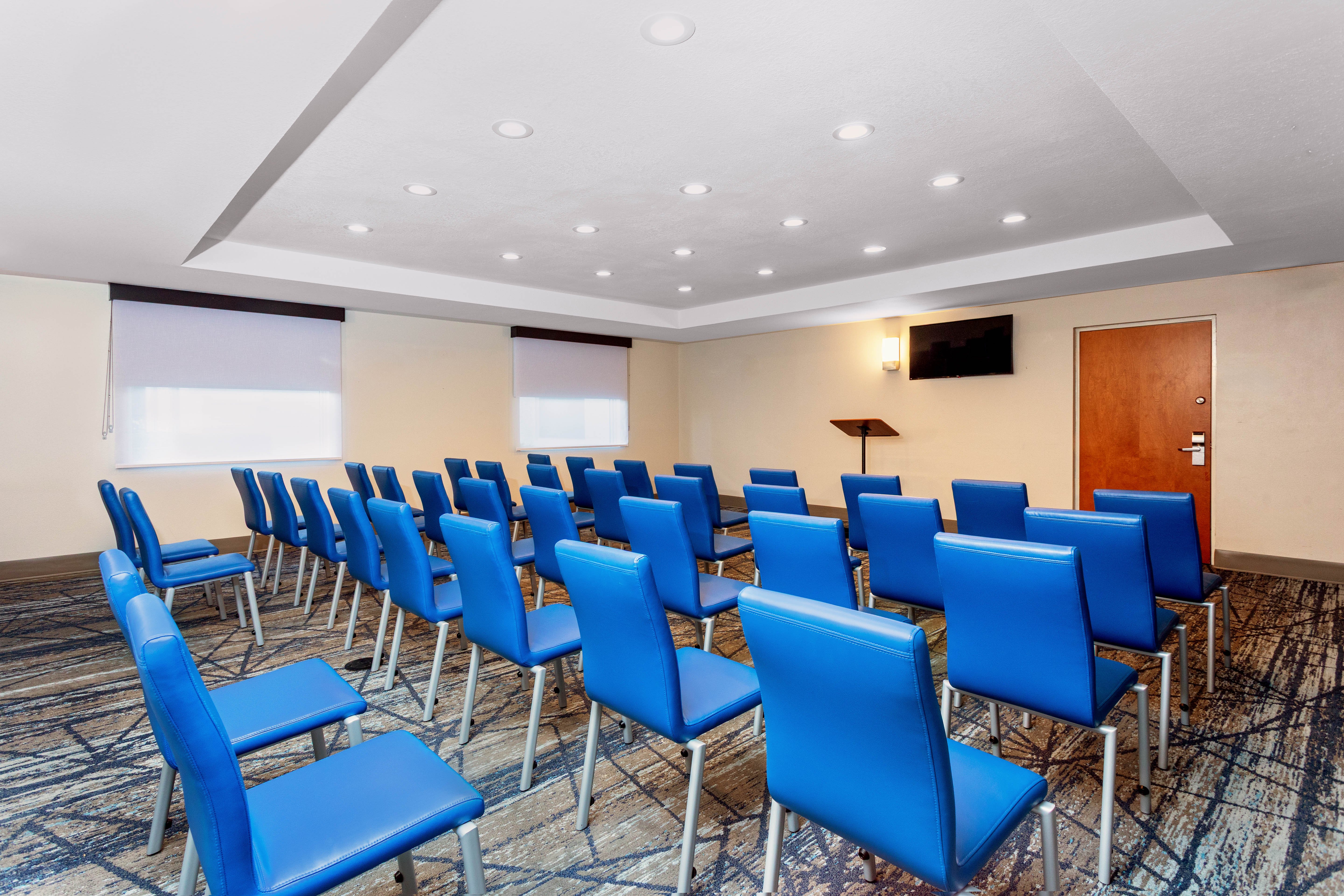 Holiday Inn Express Suites Lantana 50/57
