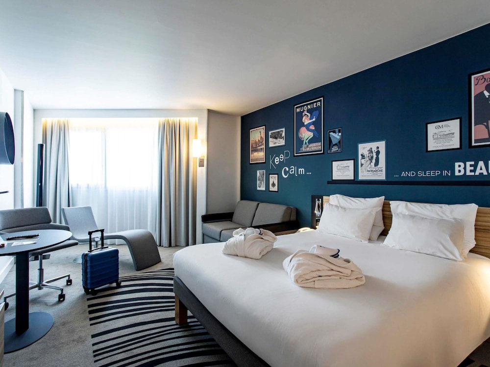 EXECUTIVE, DOUBLE BED, SOFA