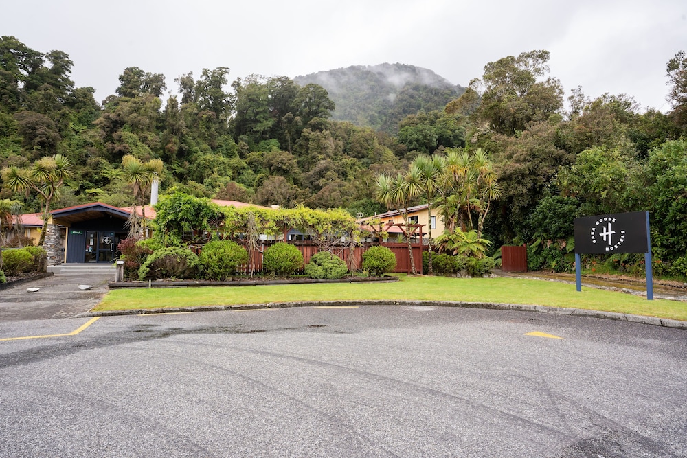 Haka House Franz Josef 31/35