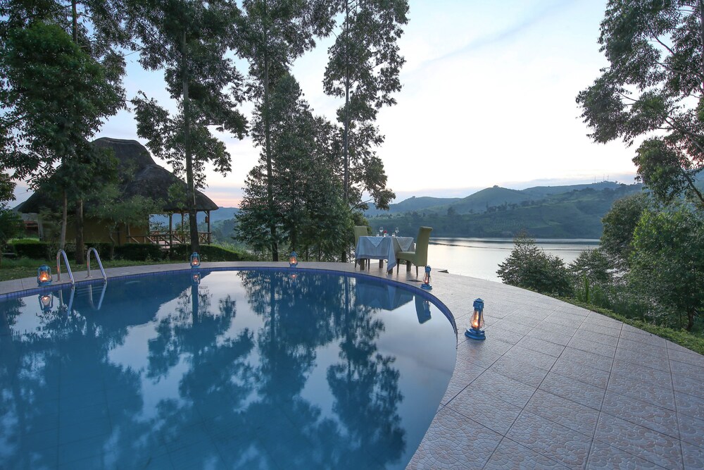 Crater Safari Lodge 18/50