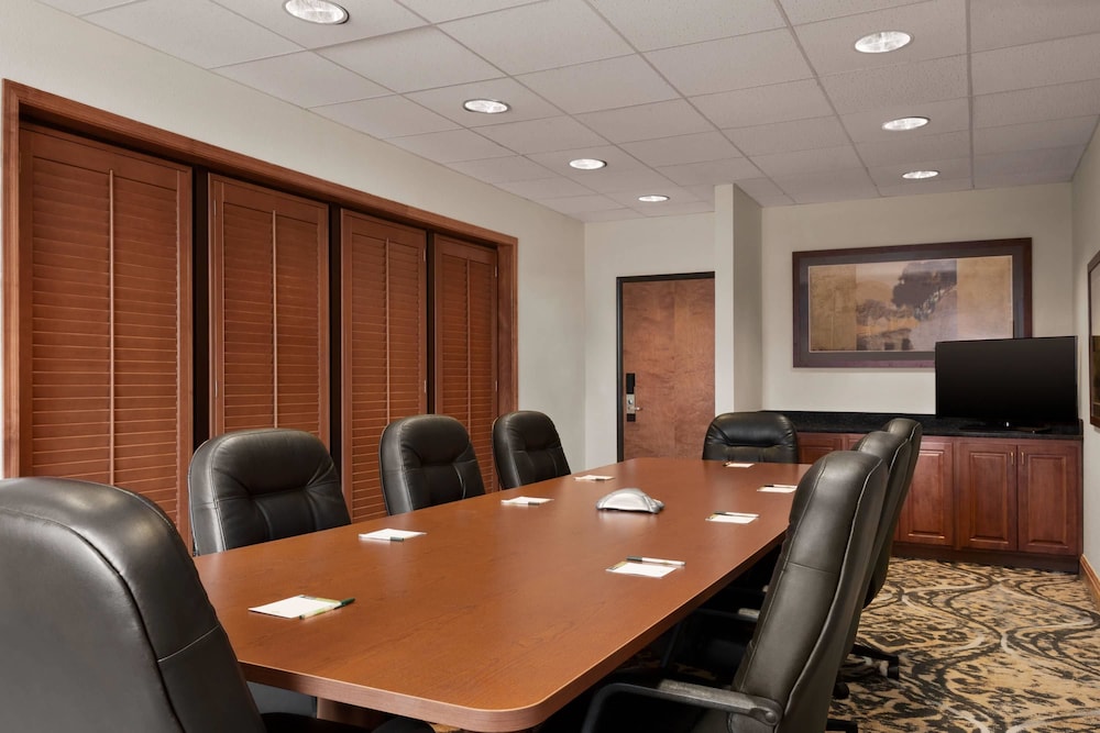 Wingate By Wyndham Bentonville Airport 36/42