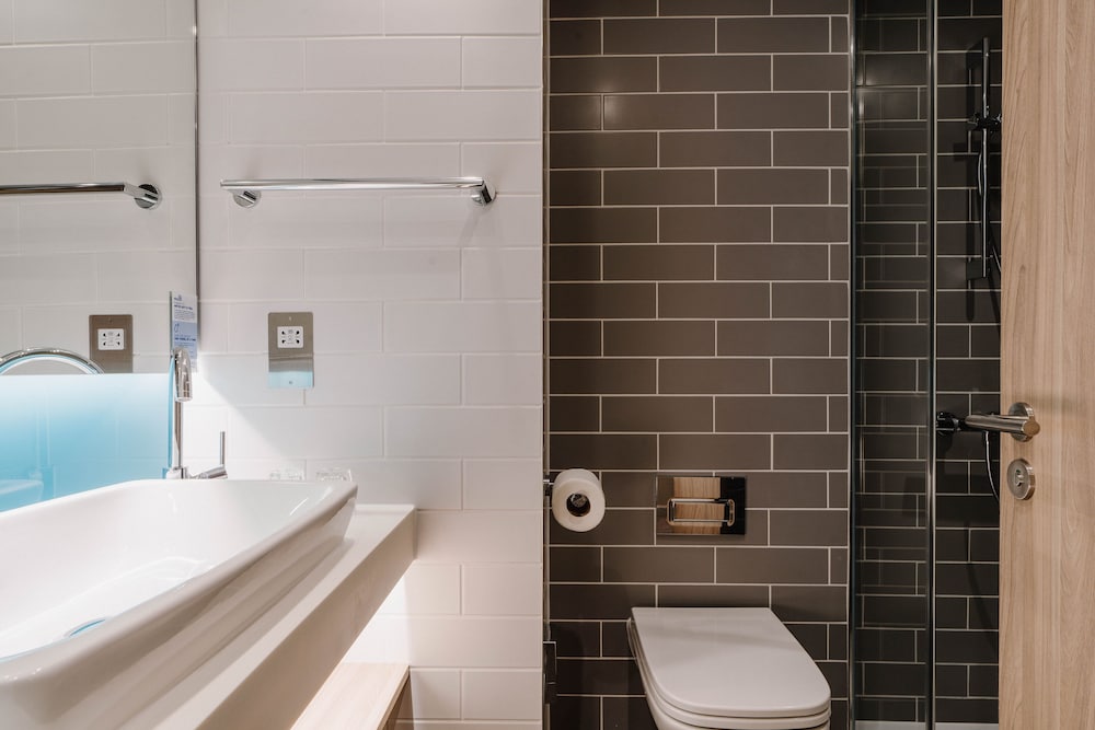 Holiday Inn Express Liverpool Central an IHG Hotel 27/30
