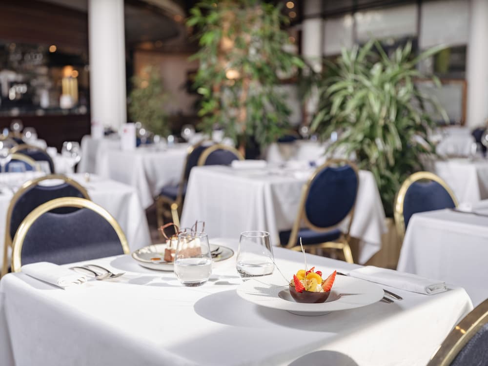 restaurant cafeteria