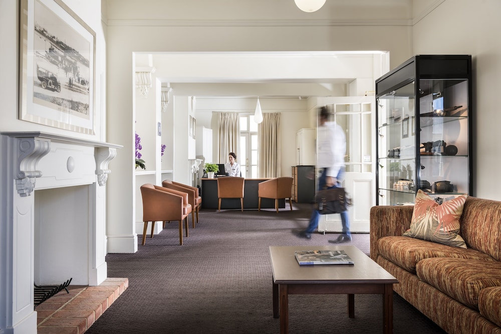 Pier 21 Apartment Hotel 51/60