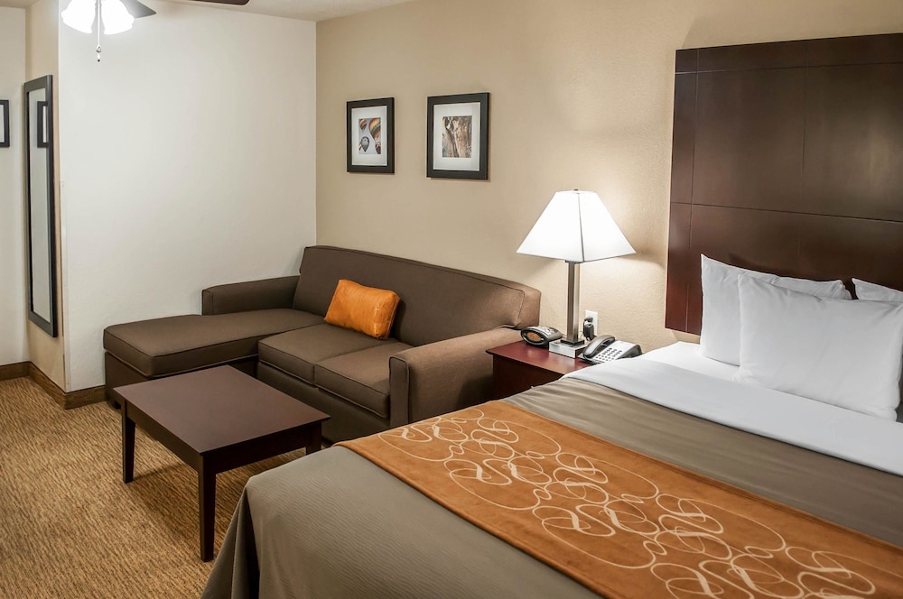 جناح بسرير كينج لذوي الإعاقة، Comfort Suites Albuquerque/North Journal Center 4/10
