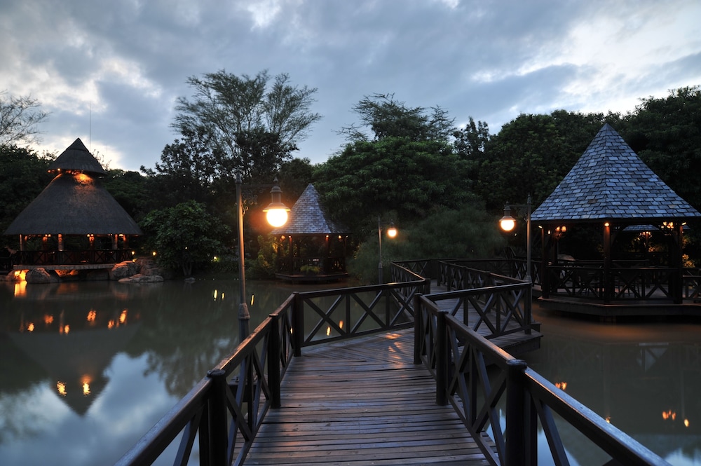 Summerfield Luxury Resort & Botanical Garden 35/44