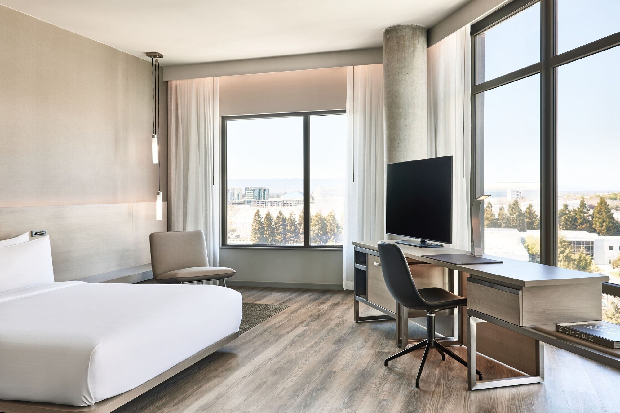 Junior Suite, King Bed, Mountain View