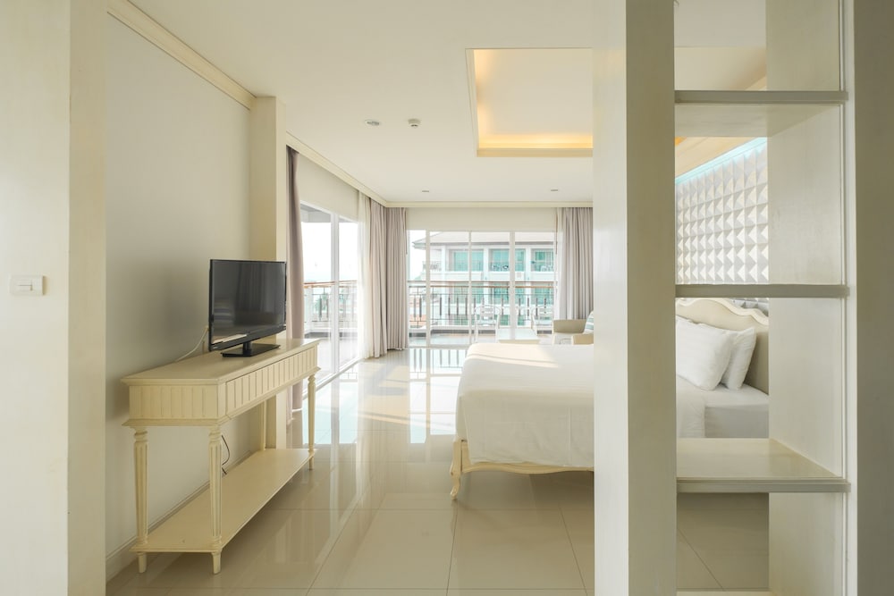 Welcome World Beachfront Resort 29/47