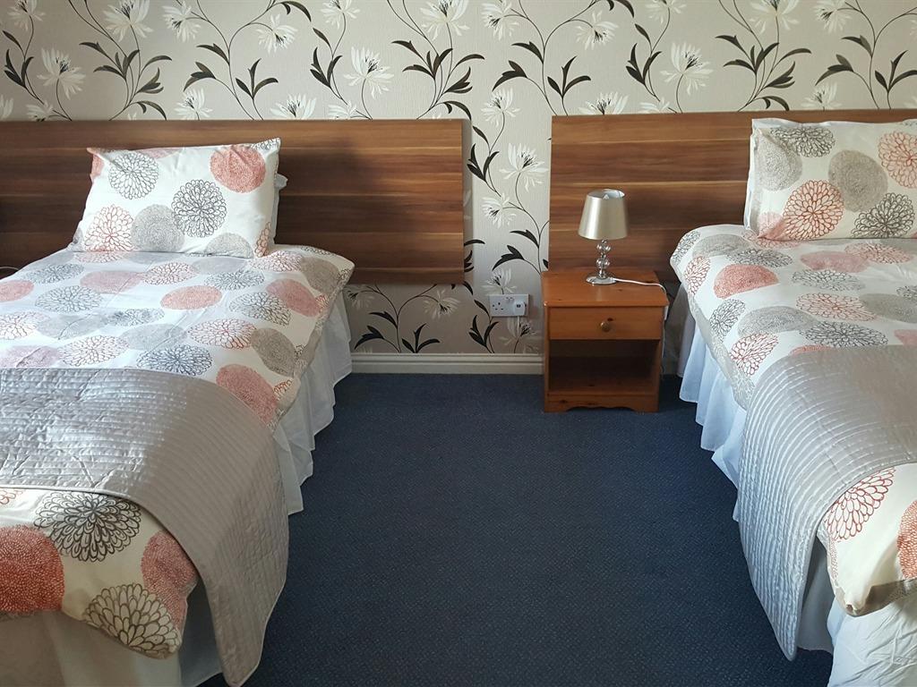 Wet, Twin Beds