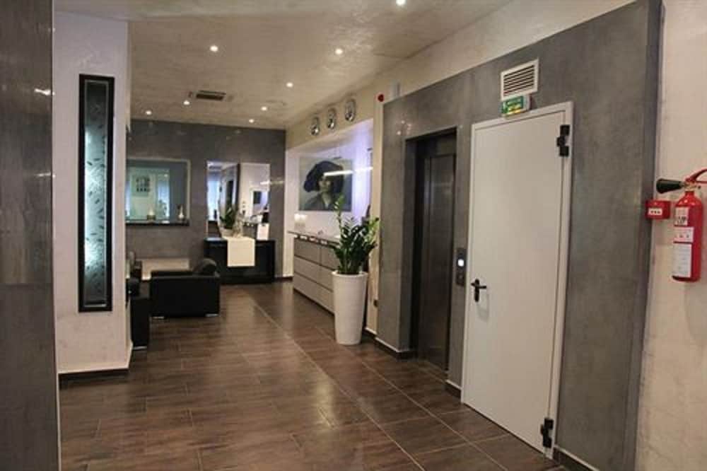 Abc Hotel 13/46