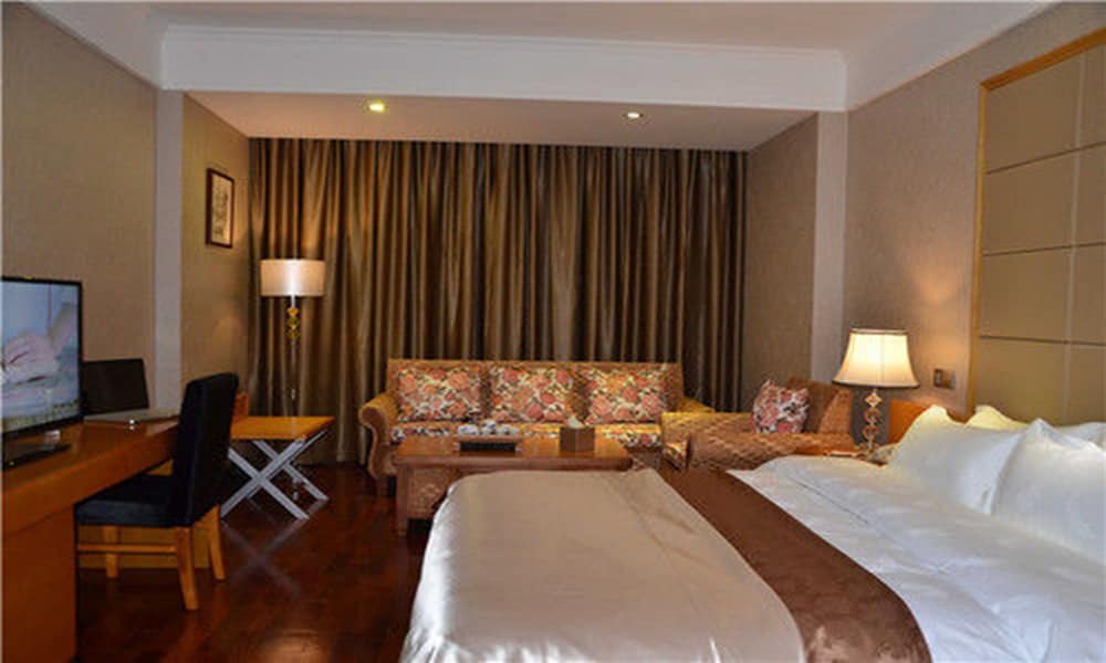 DELUXE, KING BED